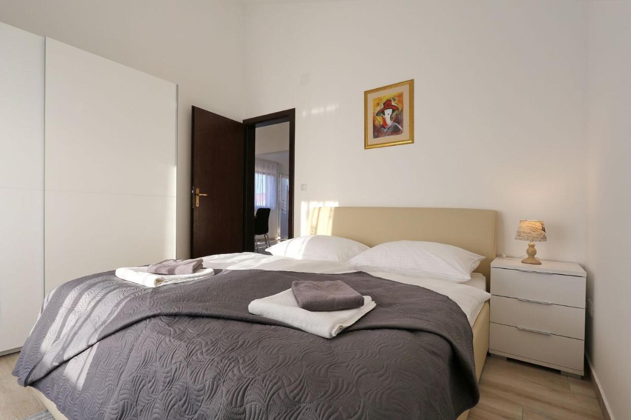 Apartments Lisac Vir Kültér fotó