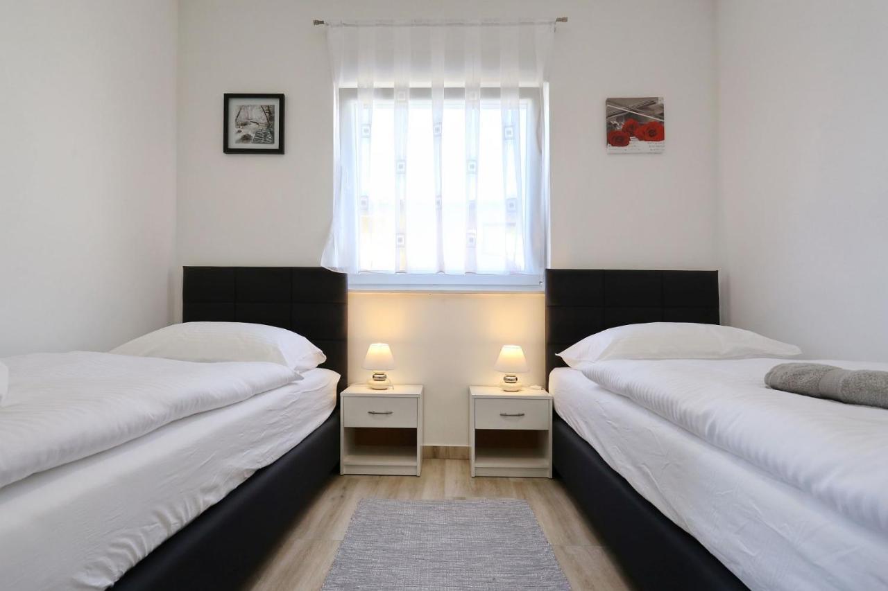 Apartments Lisac Vir Kültér fotó