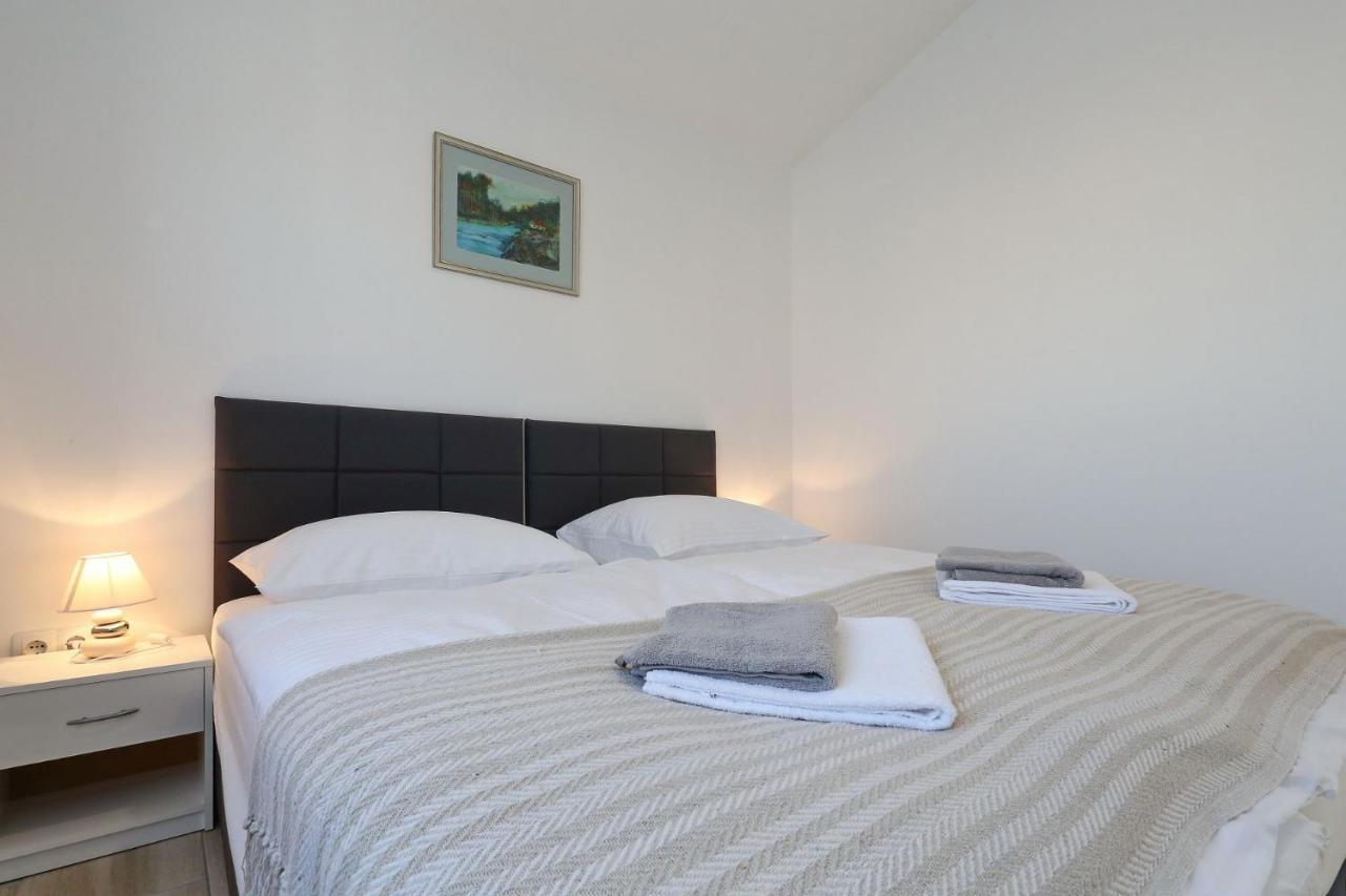 Apartments Lisac Vir Kültér fotó