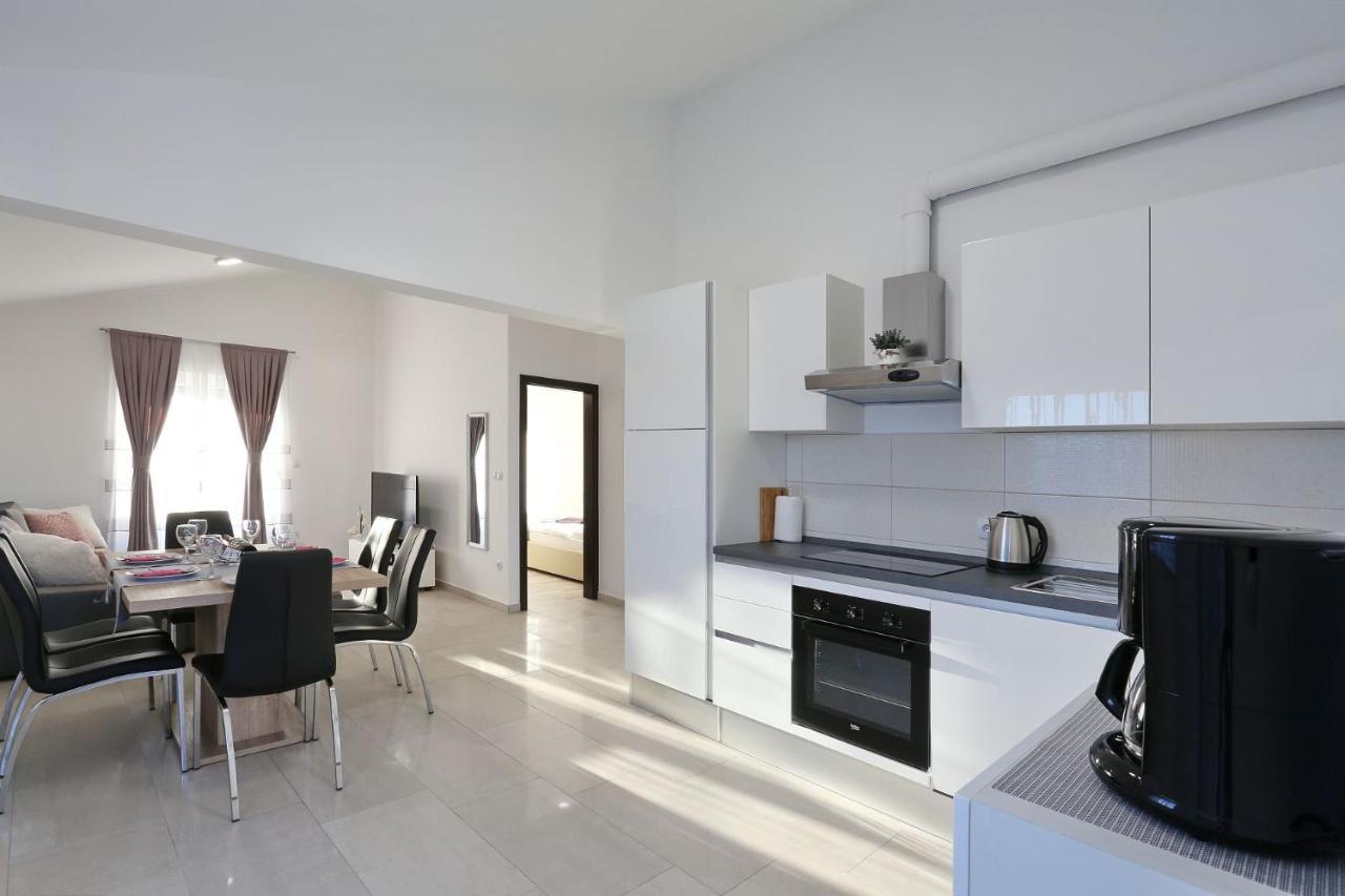 Apartments Lisac Vir Kültér fotó