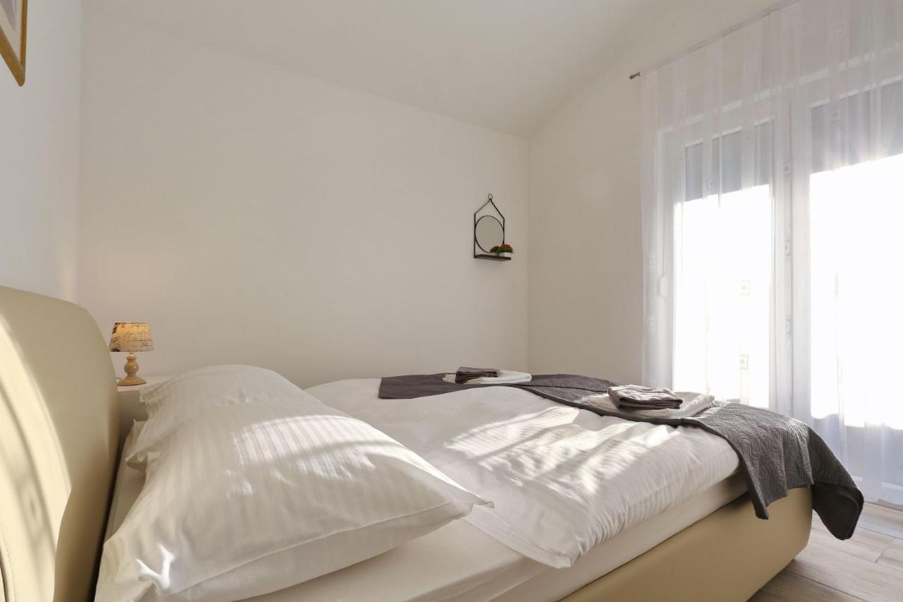 Apartments Lisac Vir Kültér fotó